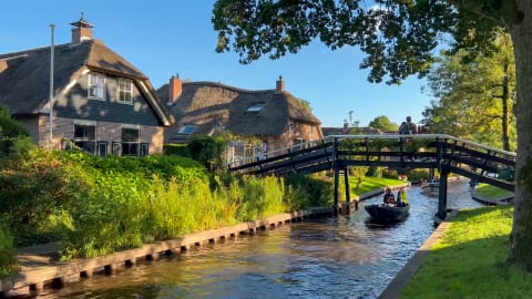 City Explorer: Giethoorn Day Trip in Amsterdam - AdobeStock_829028406.jpg