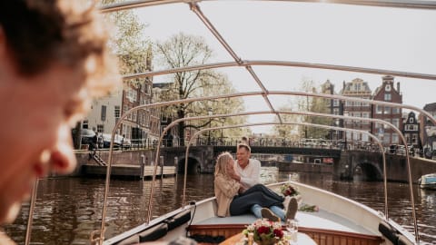 Mini Romantic Boat Tour Amsterdam including Bubbles & Bites in Amsterdam - e170d33d42f839d98c5c0431350d3875