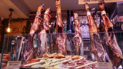 The 10 Tastings of Barcelona: Local Markets  in Barcelona - e7a748634f2e02410e729da4b60c1e40