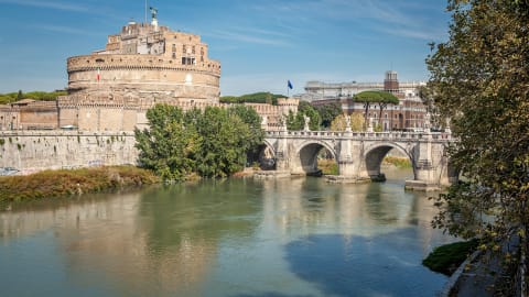 Castle of Secrets: From Hadrian’s Tomb to the Fortress of the Popes in Rome - eb61f22c1ffea9f7724d508dd7b372f5