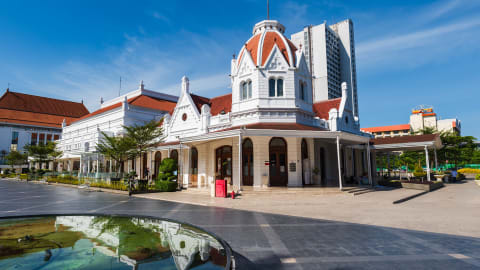 Withlocals Your Way! - Surabaya City Tour in Surabaya - AdobeStock_639594821