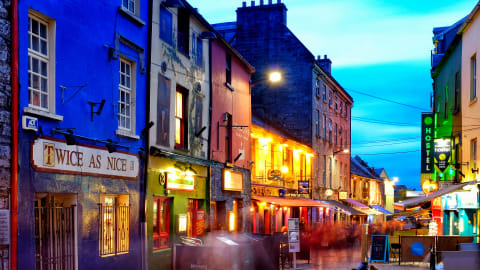 Galway Girl-Inspired Night: Pubs, Bites & Tunes in Galway - Galway_night