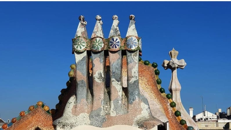 Explore Gaudi's Art Nouveau Icons with an Architect - Withlocals